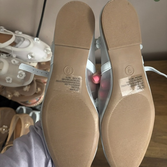 A New Day White Floral Flats - Picture 2 of 2